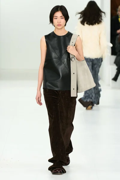 Look 18